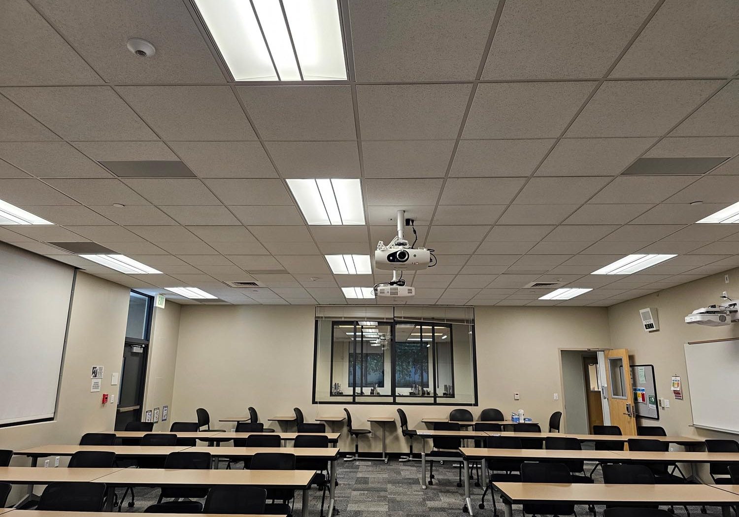 dreamstime_m_303502426 Classroom with projector installed on a suspended ceiling