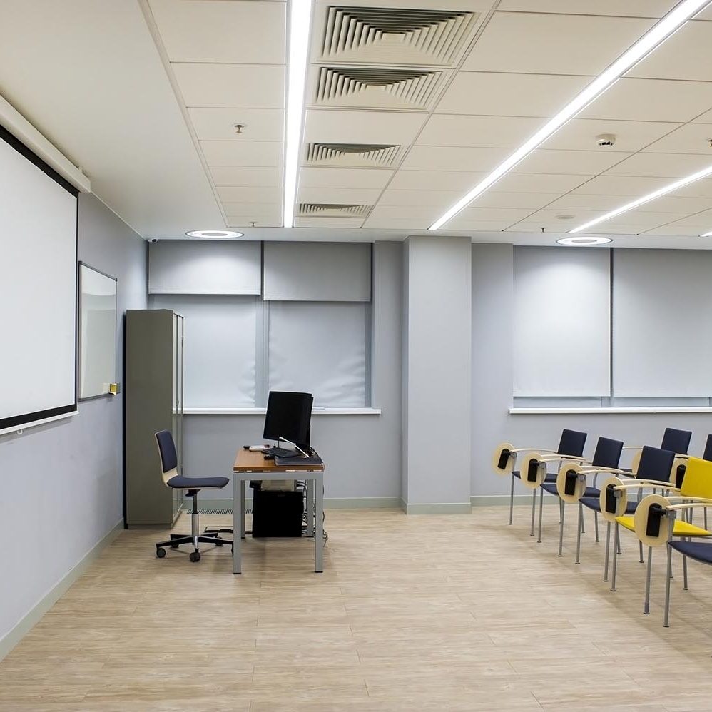 dreamstime_m_40122088 lecture room with suspended ceiling
