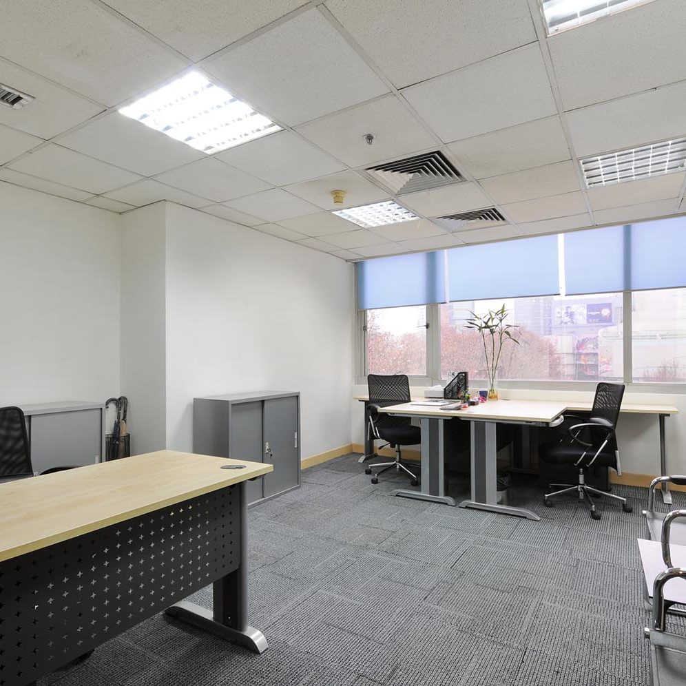 Office room with suspended ceiling