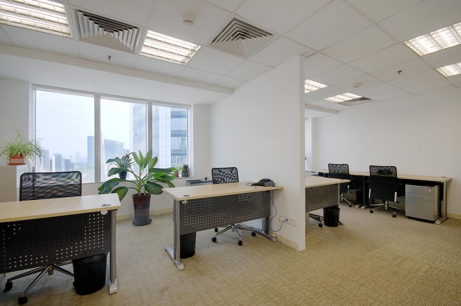 Office floor with separator